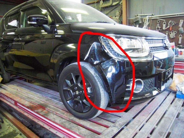 スズキ　イグニス　ブラックメタリック